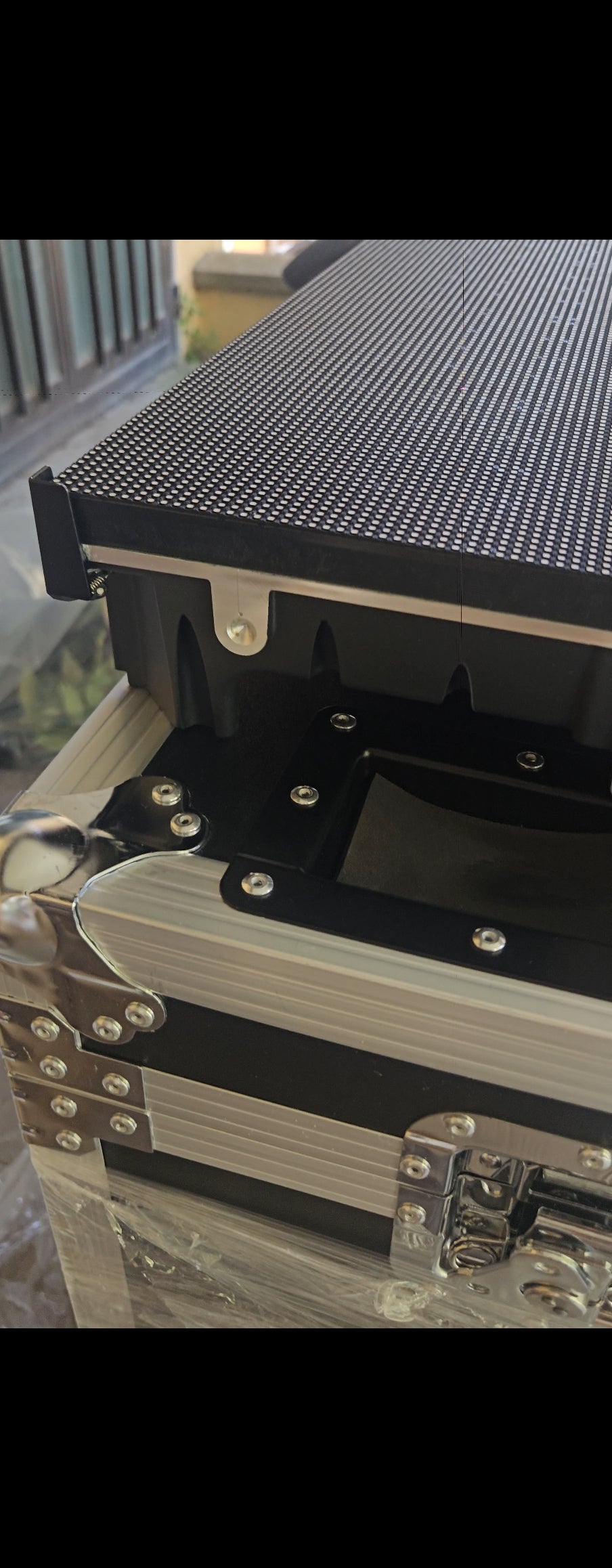 Schermo Ledwall 50x100 3.9 Outdoor 7680 Htz